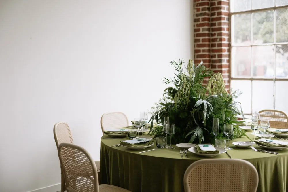 Modern Luxury Wedding Reception Inspiration — photograph 14