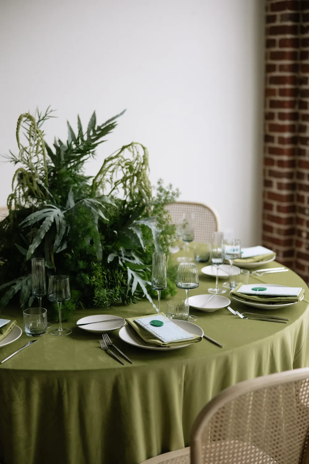 Modern Luxury Wedding Reception Inspiration — photograph 17
